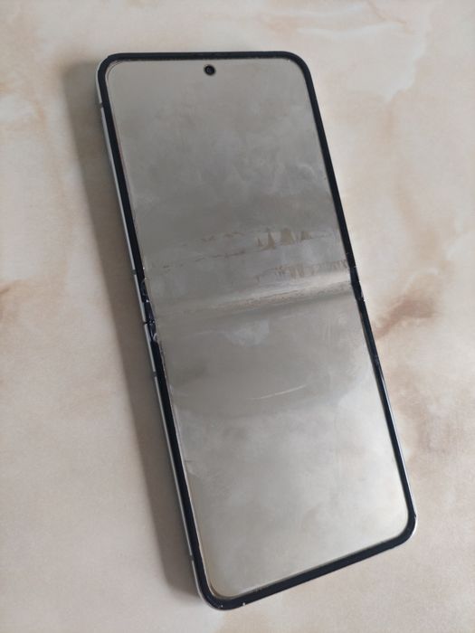 [Flip5] Vând Samsung Galaxy Z Flip 5 [pentru piese] //poze reale