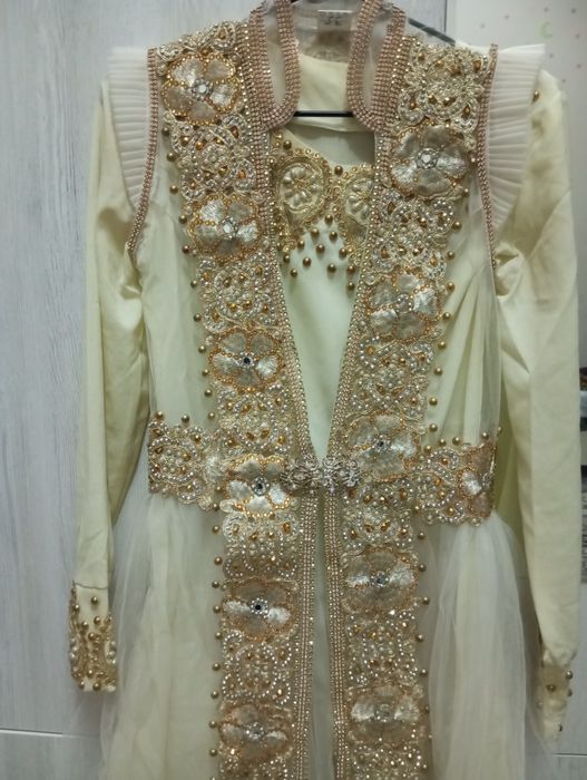 Kelinlik ansambli rosa chiroyli madel troyka