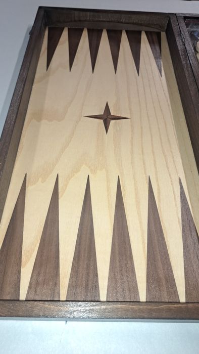 Нови Кутии за Шах и Табла 48×48 см  Орех/Махагон