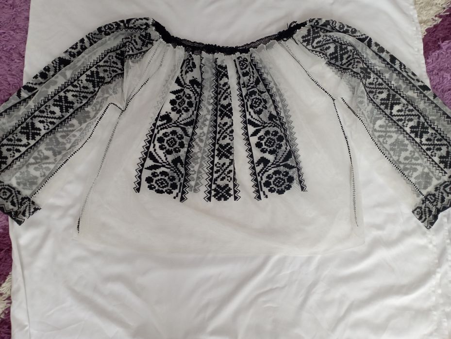 ie cusuta .Este in stare impecabila.