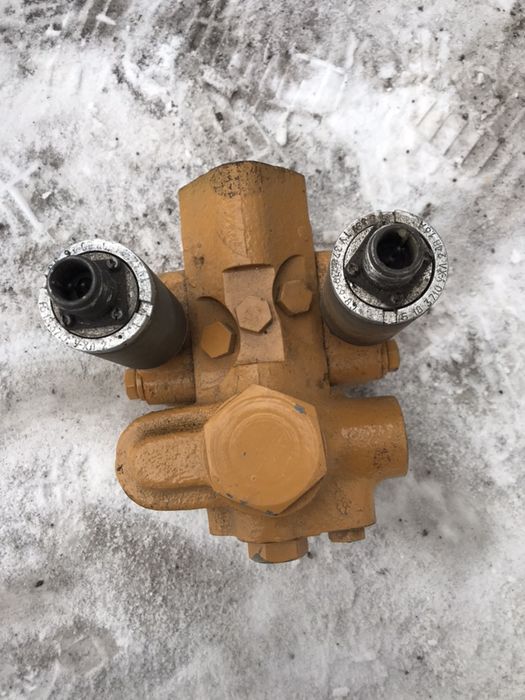 Гидра (распределитель).Бульдозер