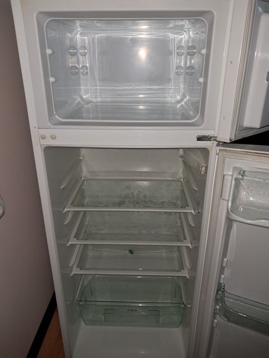 Хладилник с горна камера Electrolux