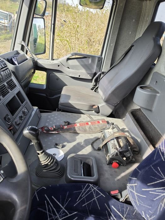 Iveco stralis 4x2 basculabil cu Macara Hiab 3800kg