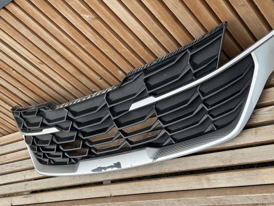 Kia Seltos 2024 продам решетку !