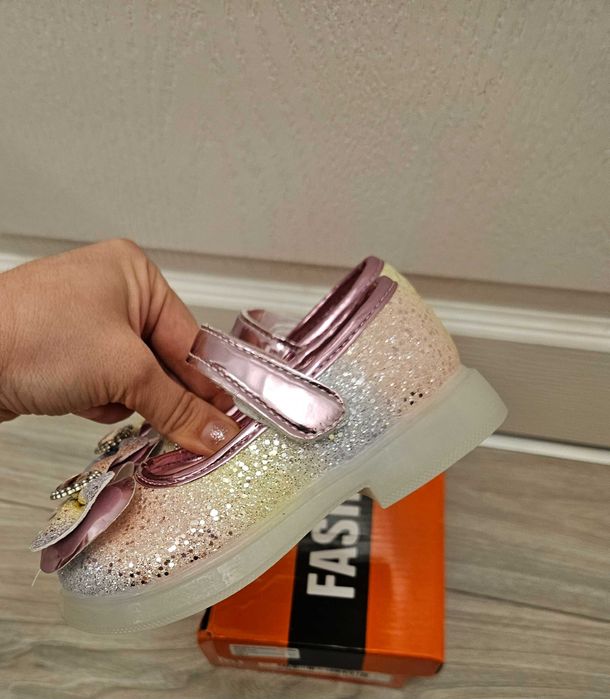 Обувки за момиче