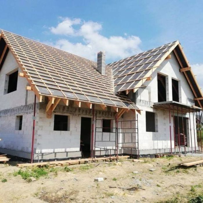 Tip Serviciu: Vopsire acoperis tabla, Constructie acoperis nou, Sarpante, Sisteme pluviale - jgheaburi - burlane, Curatare acoperis, Dulgherie,
