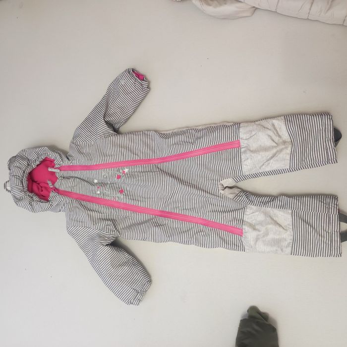 Vând combinezoane diferite dimensiuni