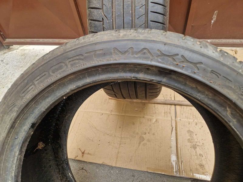 2 Dunlop R18 245/40
летни гуми
DOT3517