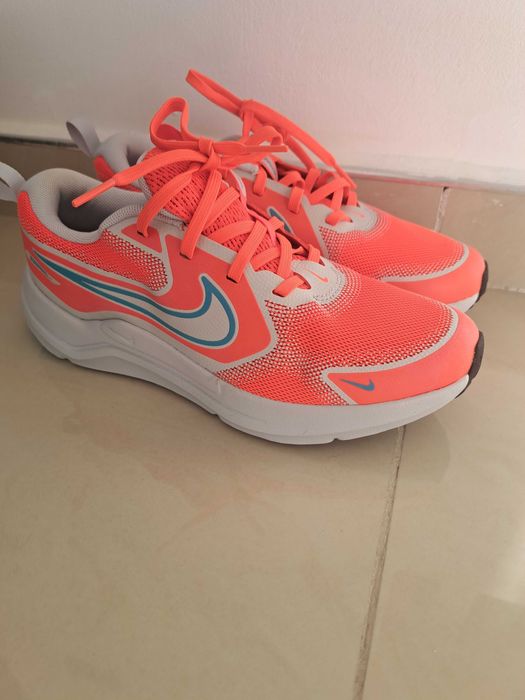 Чисто нови маратонки Nike