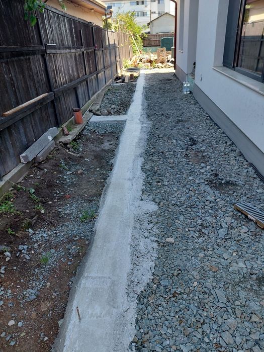 Trotuare , alei , beton periat , terase circulabile  , Garduri frontale sau laterale  cu plasa si pahare betonate