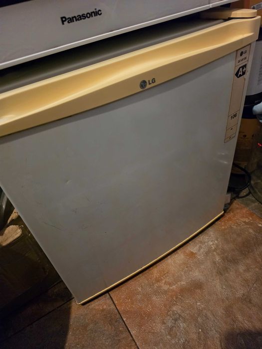 Малъл хладилник LG