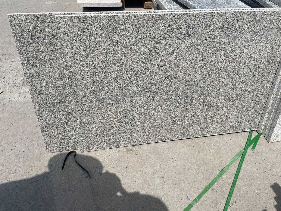 Местный гранит Сувлиқ(Дарк) от производителя