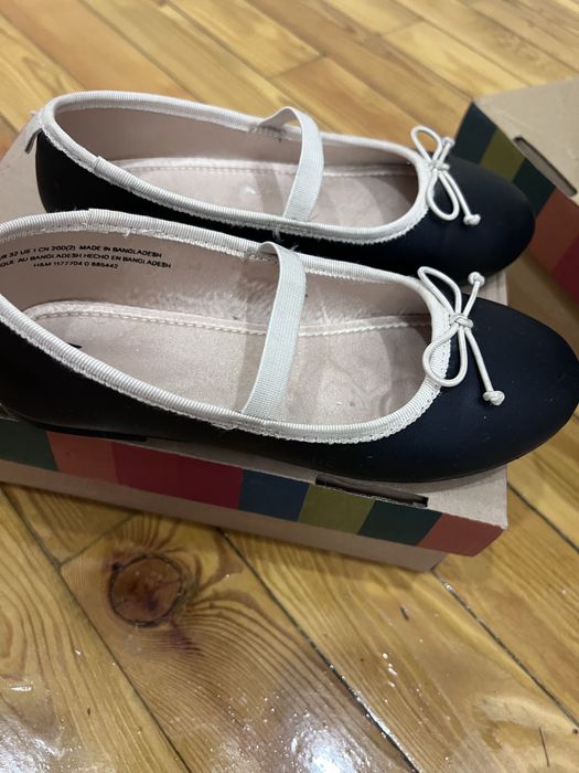 Кроссовки и балетки на девочку