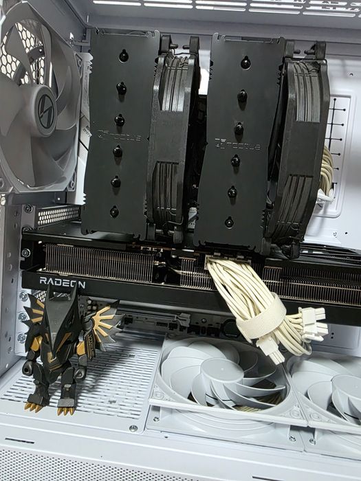 Noctua NH-D15 chromax.black + Noctua NA-HC4