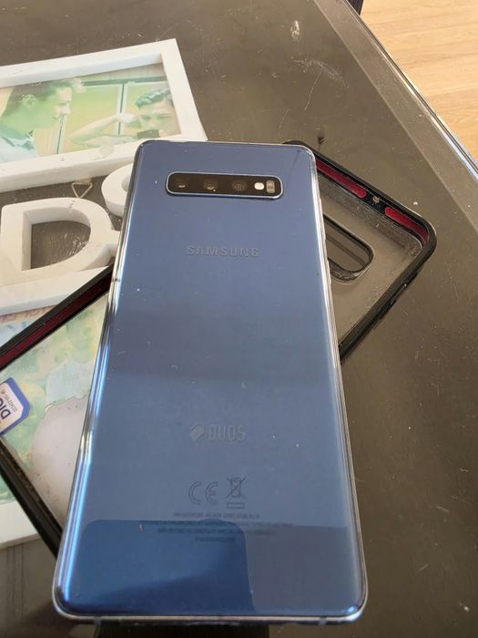 Samsung galaxy S10+ plus blue