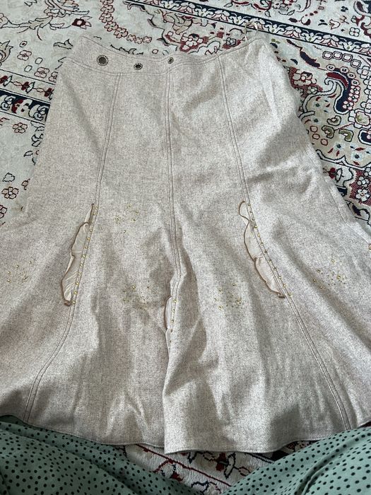 Отдам два юбочных костюма