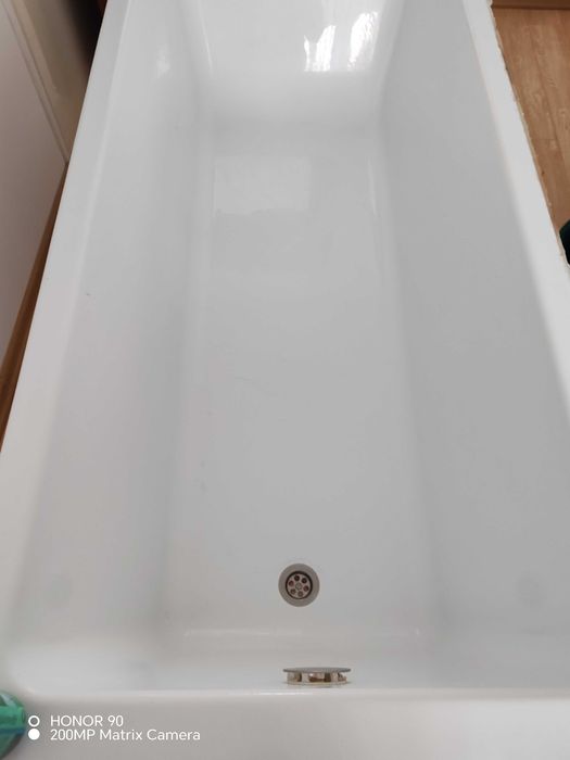 Cada baie stare foarte bună folosita puțin. Dimensiuni 170 lungimea