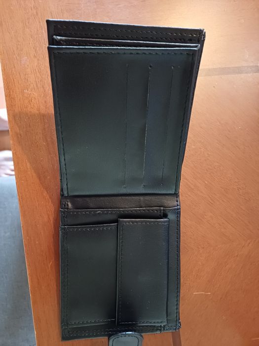 Продавам мъжки портфейл