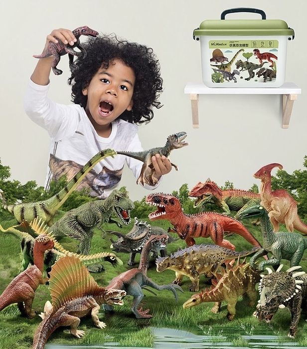 Фигурки животных и динозавров