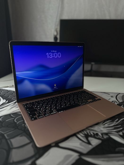 MacBook Air 13 M1 — отличное состояние, полный комплект