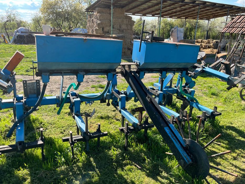 Vând prășitoare pe 6 rânduri cu fertilizare și distribuitor de azot