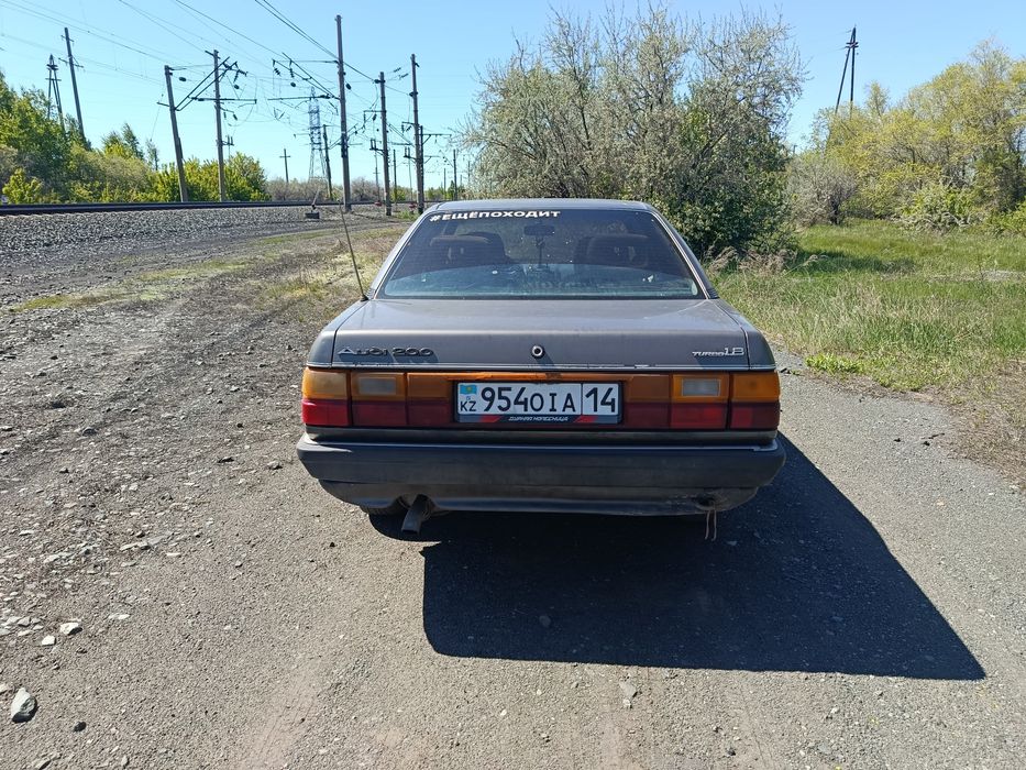 Продам Ауди 200 1.8