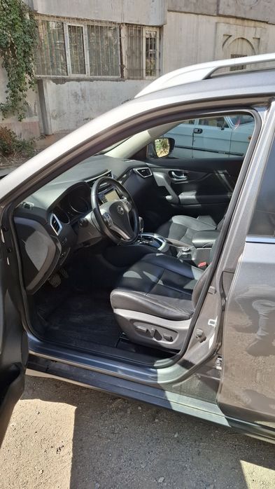 Продаю автомобиль Nissan X-trail.