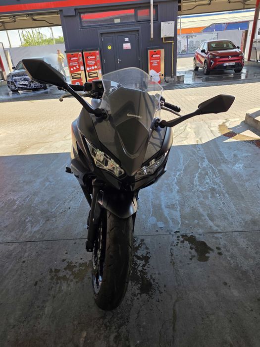 Kawasaki Ninja 650 ES+ Metallic Spark Black