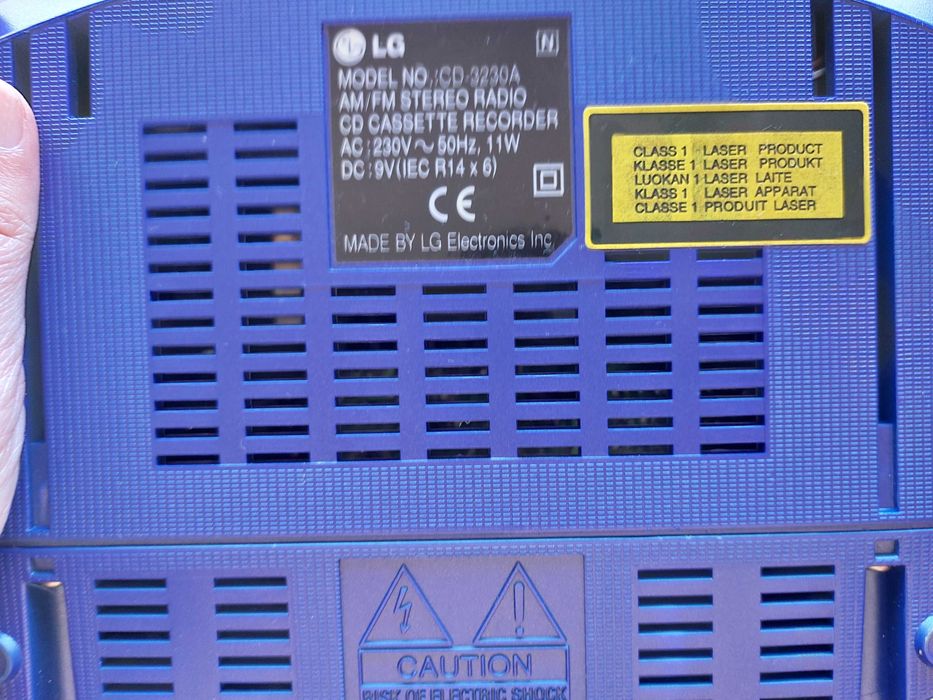 Продавам неработещ касетофон LG - за части