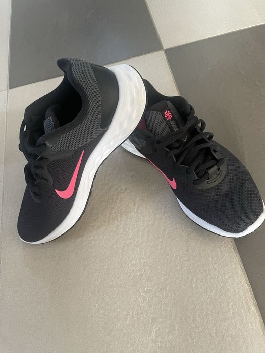 Маратонки Nike дамски