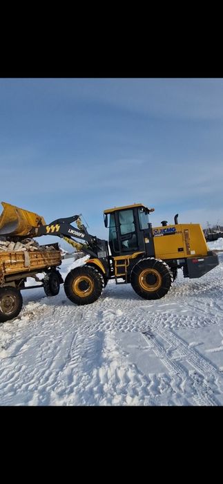 Фронтальный погрузчик.