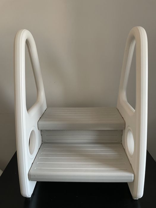 Scaunel inaltator pentru copii cu manere