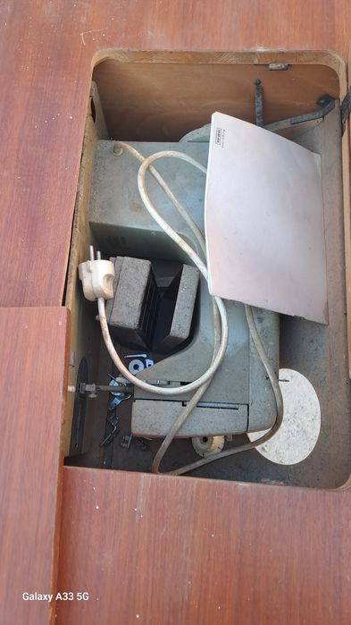 Продавам   ретро шевна машина с педал