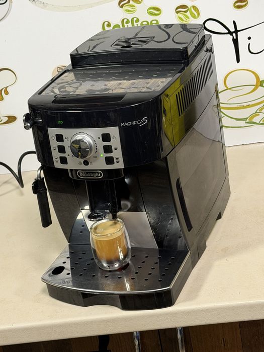 Кафемашина кафе автомат delonghi magnifica S с гаранция