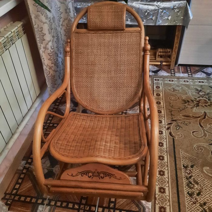 Продам кресло качалку