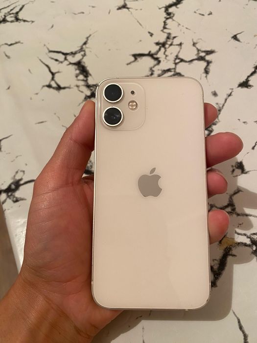 Смартфон iPhone 12 mini