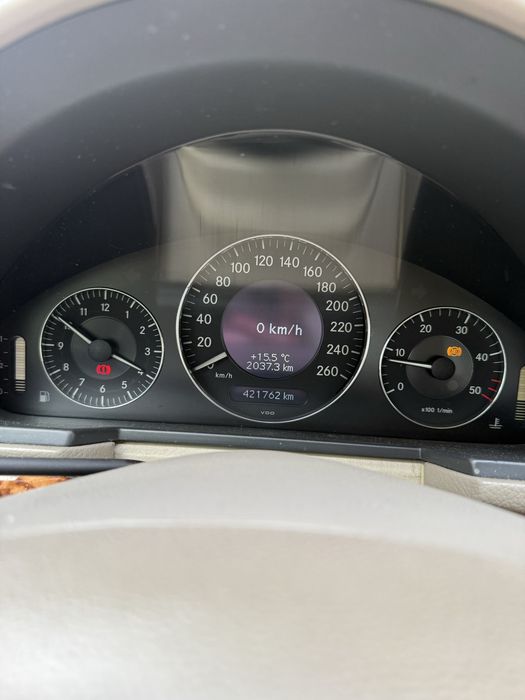 Mercedes Benz E220 W211