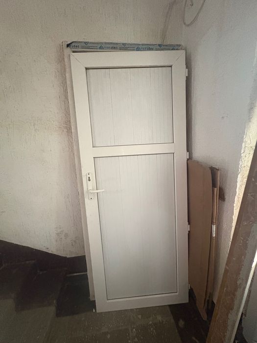 Продам, дверь пластиковая, входная