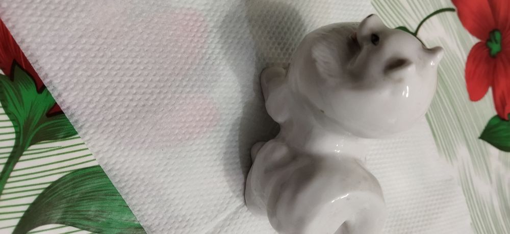 Фарфоровые статуэтки Птичка и Лисица.