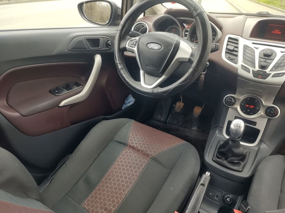 Vând Ford Fiesta