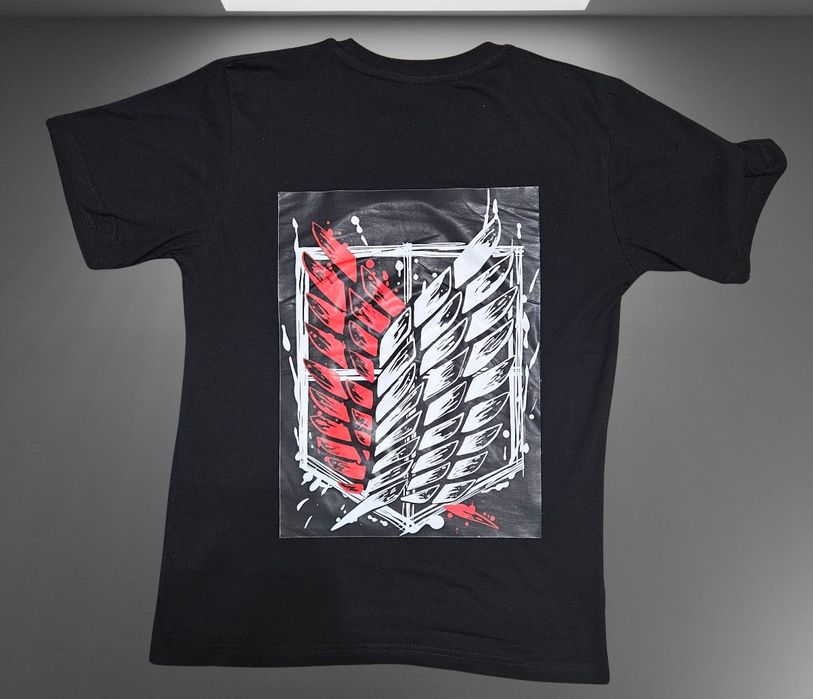 Футболка мужская базовая, Черный с емблемой Атаки титанов