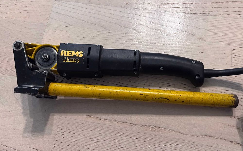 Aparat masina de taiat debitat tevi REMS Nano 844 - defecta