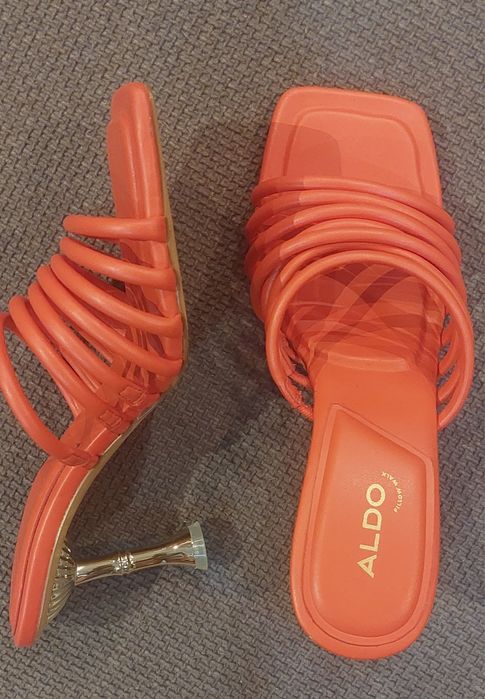 Дамски сандали на ток