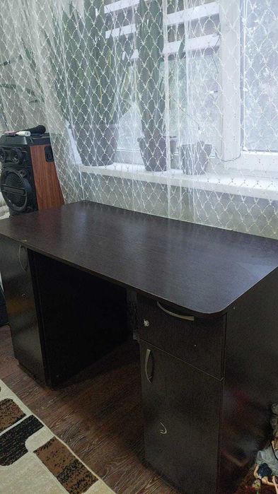 Продам  письменный стол