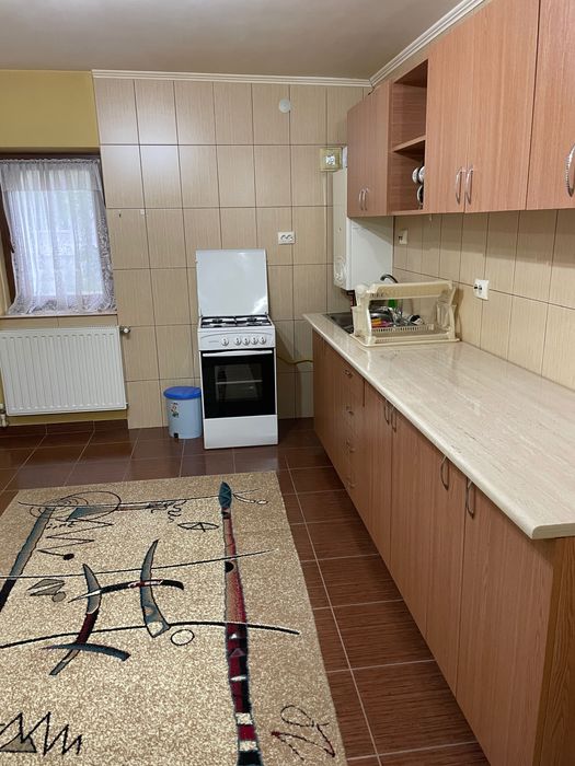 Închiriez apartament