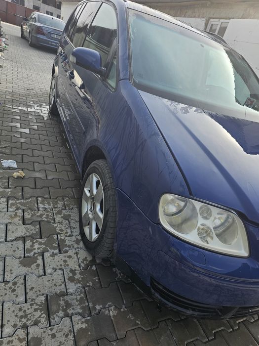 Vând Urgent Touran , citește anuntul