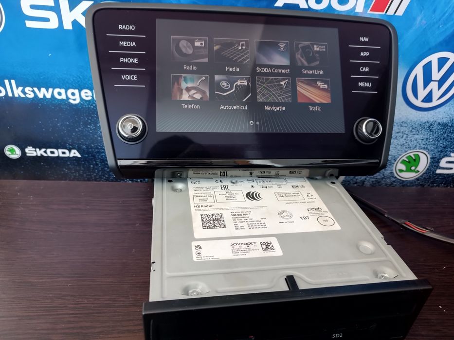 Vând navigație mib2 display+ unitate+ camera oem spate Skoda Carplay A