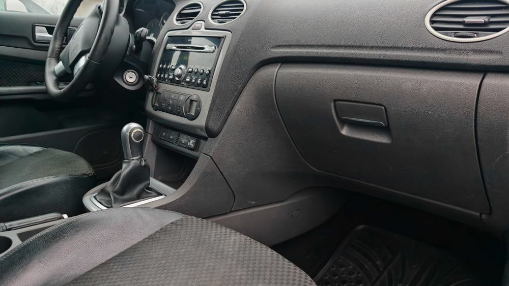 Форд фокус 2006 година 2.0i газ бензин GHIA модел