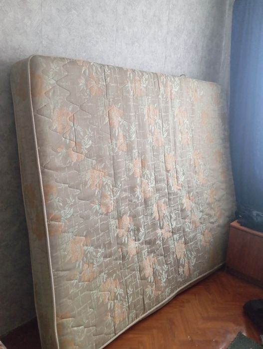 Отдам матрас даром