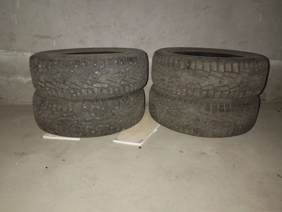 Продам шины зимние шипованные